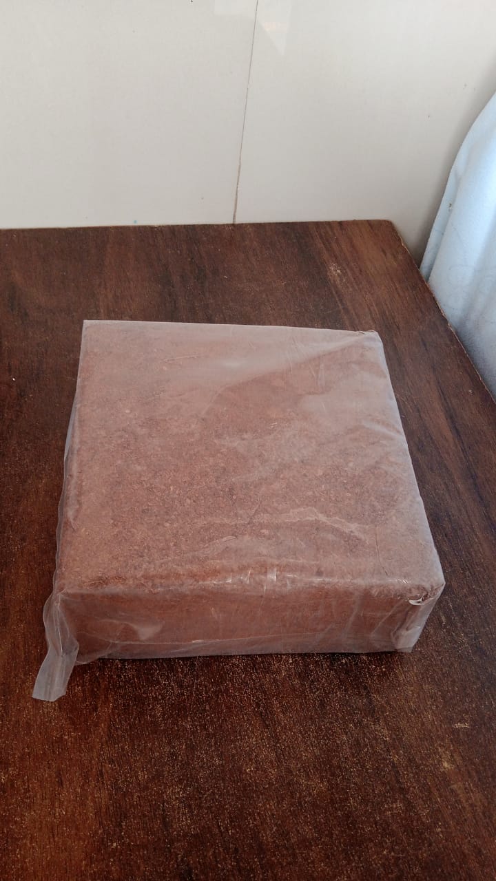 Cocopeat Block Organic Fertilizer and Soil Manure Potting Mixture for Home Gardening and Potted Plants (1 KG.) Cocopeat Block Organic Fertilizer and Soil Manure Potting Mixture for Home Gardening and Potted Plants (1 KG.)